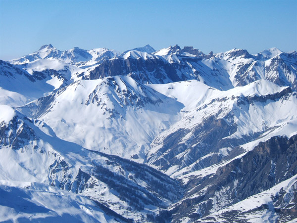 #8 Mounier : Des sommets bien connus, tien le Pelat est bien mal en point au point de enneigement. Mounier : Des sommets bien connus, tien le Pelat est bien mal en point au point de enneigement.