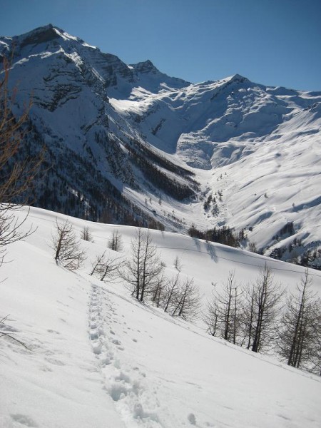 #6 Dernière Remontée : Vautisse - Rochelaire - Uvernaus surplombant le vallon du Sellar. Dernière Remontée : Vautisse - Rochelaire - Uvernaus surplombant le vallon du Sellar.