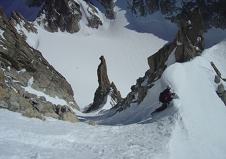 #5 Haut du couloir inf. : A l Haut du couloir inf. : A l'ombre neige regelée comme on aime