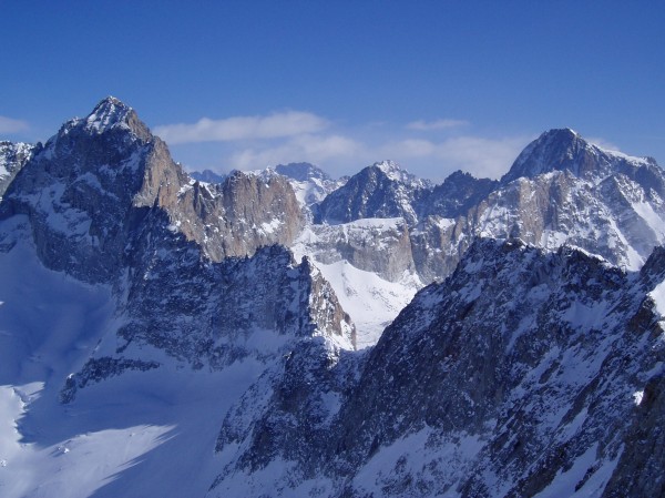 #5 Les Berches : La cîme de Montagnon, le sommet à gauche; le col de la Haute Pisse, au-dessus et à gauche du col des berches (souvenir d Les Berches : La cîme de Montagnon, le sommet à gauche; le col de la Haute Pisse, au-dessus et à gauche du col des berches (souvenir d'une jolie boucle) ; plus loin, les Ecrins sud
