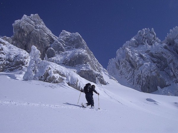 #2 Sous le couloir des Lances : La descente s Sous le couloir des Lances : La descente s'annonçait encore très belle avec cette neige de rêve.....
