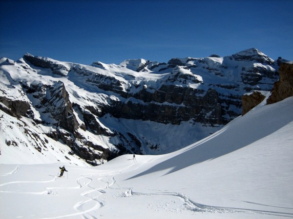 #4 Pointe Rousse des Chambres : De la bonne neige dans le vallon de la Vogealette. Pointe Rousse des Chambres : De la bonne neige dans le vallon de la Vogealette.