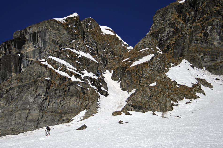 #4 Passage du Père couloir E : Au pied du couloir. Passage du Père couloir E : Au pied du couloir.