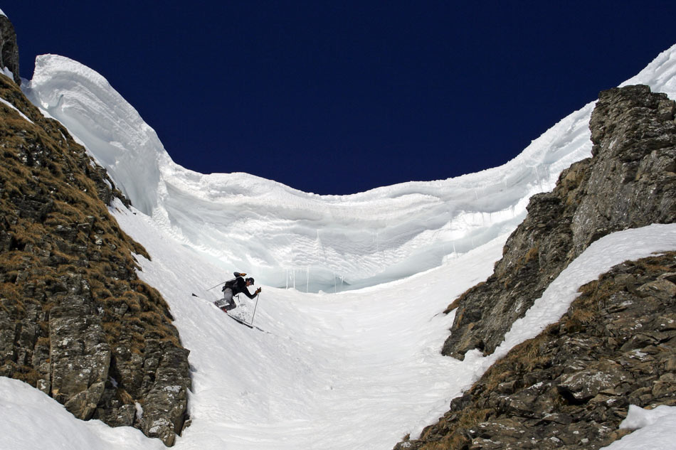#5 Passage du Père couloir E : Premier virage d Passage du Père couloir E : Premier virage d'Olivier sous la corniche.