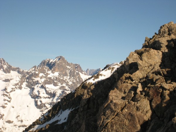 #1 Couloir sud des Espères 23 02 : vue du haut du couloir: la Meije en arrière plan Couloir sud des Espères 23 02 : vue du haut du couloir: la Meije en arrière plan