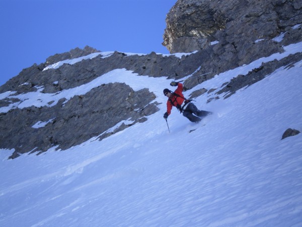 #7 Grande Moendaz : Couloir NE toujours, Nico se lâche dans les contrepentes. Grande Moendaz : Couloir NE toujours, Nico se lâche dans les contrepentes.