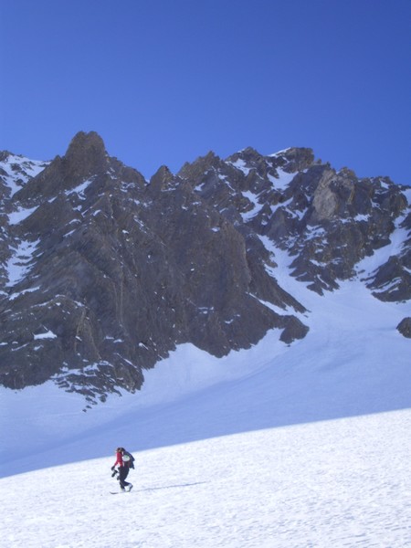 #4 Grande Moendaz : Val à la trace sous le versant NE...mais que font les gars ? ! Grande Moendaz : Val à la trace sous le versant NE...mais que font les gars ? !