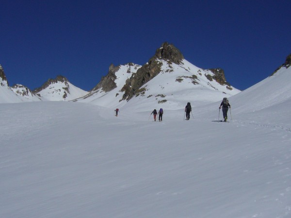 J2 : Combe S du Thabor : Remontée plein cagnard en direction du Thabor. C'est chouette!