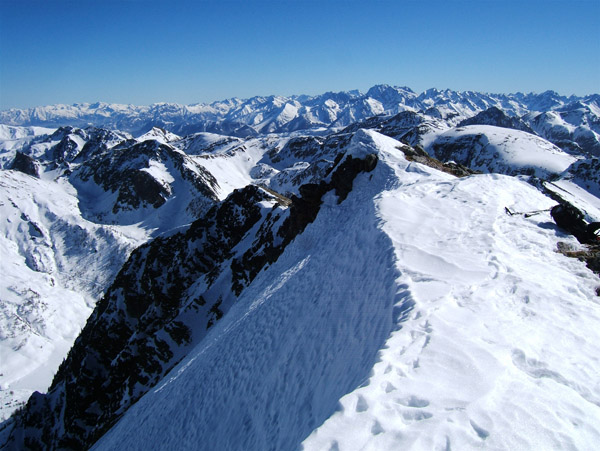 #4 La Bianca : Le Mercantour et la Ligurie bien enneigée, vue du sommet La Bianca : Le Mercantour et la Ligurie bien enneigée, vue du sommet