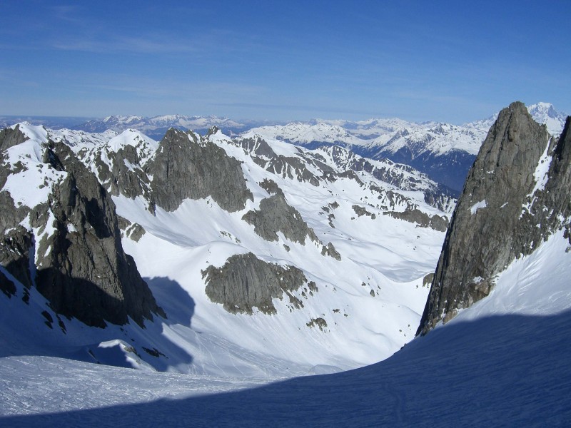 Sur le glacier de Celliers : Vue des Cols de la Valette et des Aiguillons