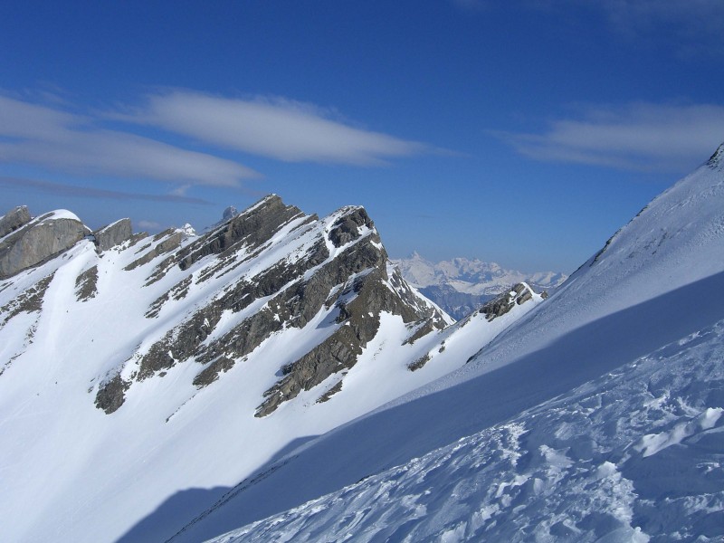 Combe du Grand Crêt : L'enneigement est faible et la neige dure mais les montagnes toujours aussi belles