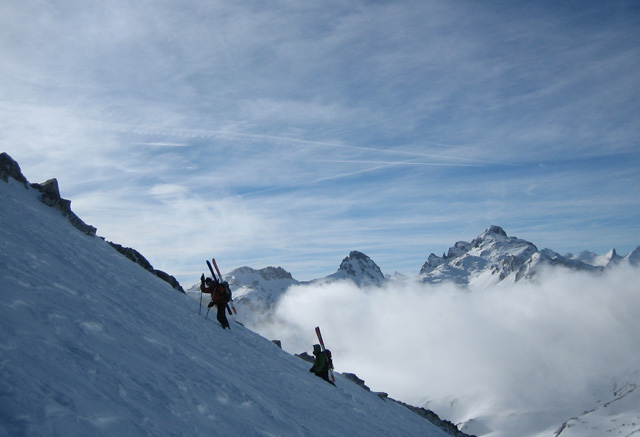 #2 Tête de la Cassille : Dans les pentes finales de la face N de la Cassille, sur fond de Grand Galibier Tête de la Cassille : Dans les pentes finales de la face N de la Cassille, sur fond de Grand Galibier