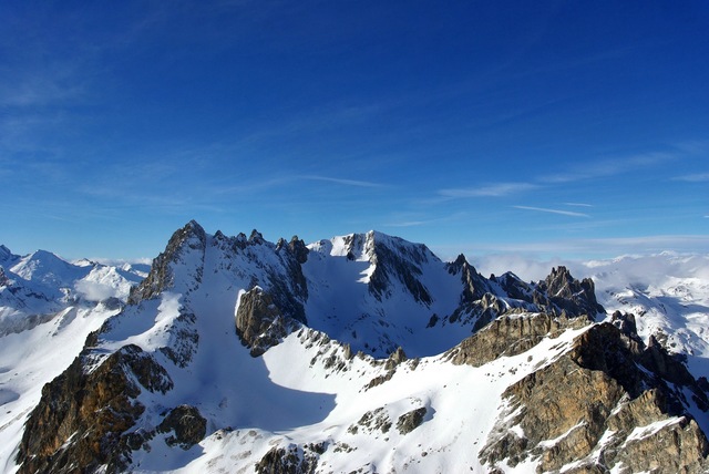 #5 Moulinère et Cerces : Pour info, une photo du couloir SE du pic de la Moulinière et de la face S de la pointe des Cerces. ça n Moulinère et Cerces : Pour info, une photo du couloir SE du pic de la Moulinière et de la face S de la pointe des Cerces. ça n'a pas l'air mauvais.