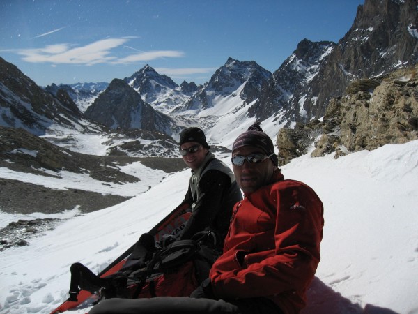 #5 Jérôme et Romu : Pause au soleil avant de descendre en direction du refuge Barenghi encore tout chaud ;) (La Diamir Team comprendra...) Jérôme et Romu : Pause au soleil avant de descendre en direction du refuge Barenghi encore tout chaud ;) (La Diamir Team comprendra...)