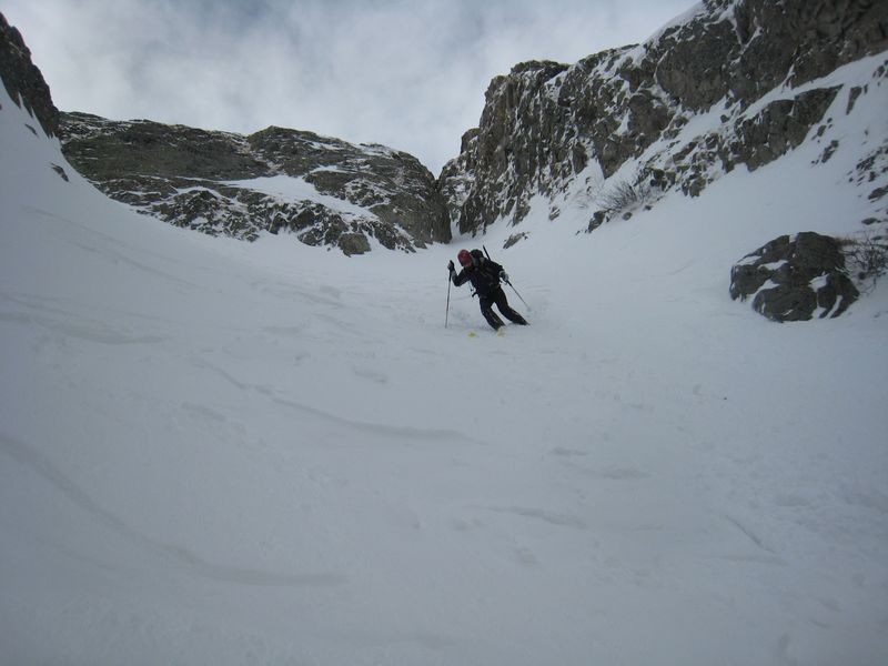 #10 Couloir NE du Mouchillon : la partie tendue est passée. on peut relacher la pression Couloir NE du Mouchillon : la partie tendue est passée. on peut relacher la pression