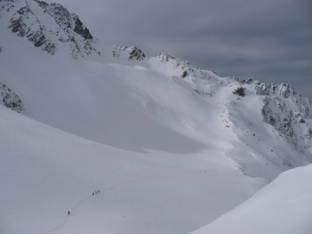 la première avalanche : celle qui est partie hier sous le col de la porte d'église