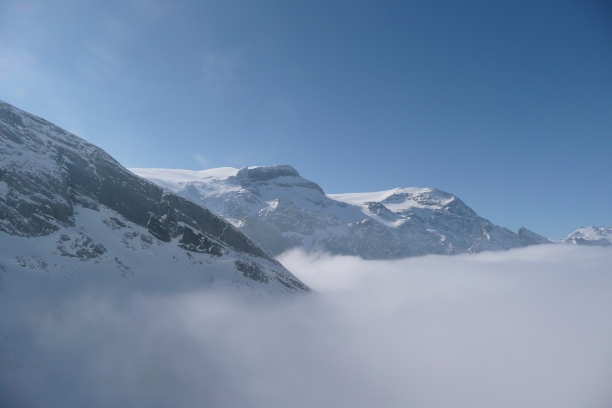 #1 Au dessus de la mer de nuages : Pointe du Dard et Dôme des Sonailles Au dessus de la mer de nuages : Pointe du Dard et Dôme des Sonailles