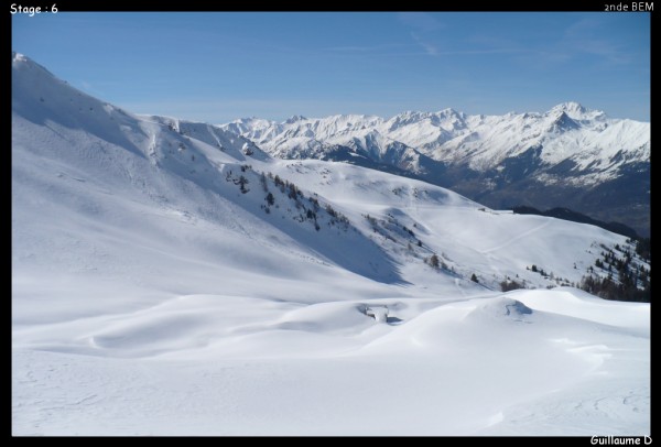 #6 La Raynaud : En direction du Sud, le chalet de la Raynaud au premier plan et les chalets de la Côte au deuxième.
Vous pouvez observer deux avalanches sur cette photo, une à gauche sur la face Est du Dou de Moutiers, et une au dessus des chalets de La Raynaud : En direction du Sud, le chalet de la Raynaud au premier plan et les chalets de la Côte au deuxième.
Vous pouvez observer deux avalanches sur cette photo, une à gauche sur la face Est du Dou de Moutiers, et une au dessus des chalets de