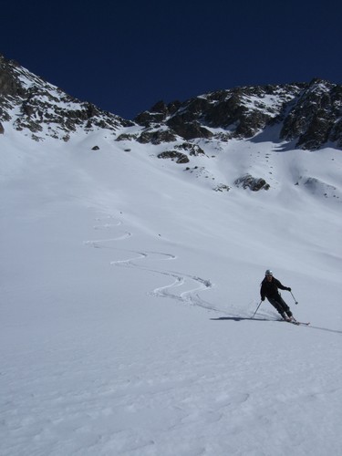 #3 Milieu : Trés bon ski sur moquette à poils longs, dans ces pentes régulières Milieu : Trés bon ski sur moquette à poils longs, dans ces pentes régulières