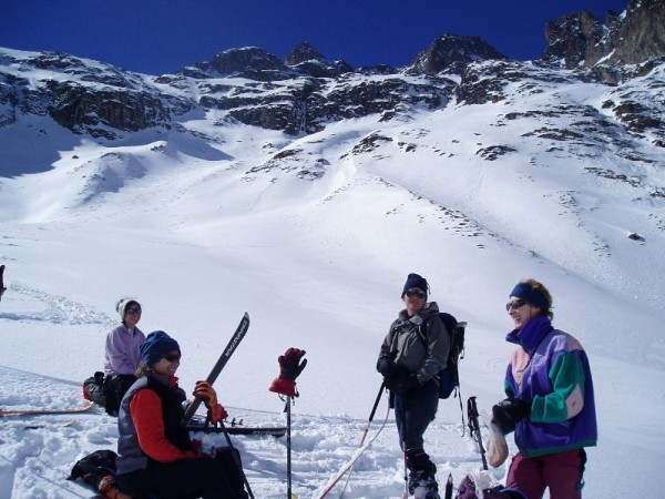 #7 Groupe "féminin" : et ça papote... (au-dessus, le couloir qui permet d Groupe "féminin" : et ça papote... (au-dessus, le couloir qui permet d'accéder au vallon suspendu)
