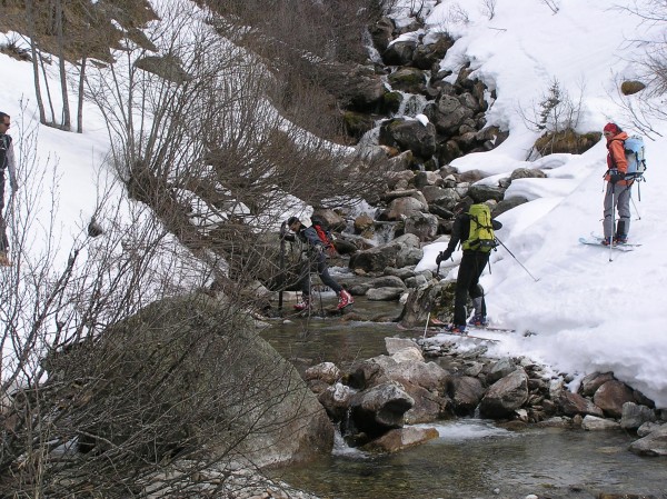 #5 Le torrent : on le passe à pied ou à skis Le torrent : on le passe à pied ou à skis