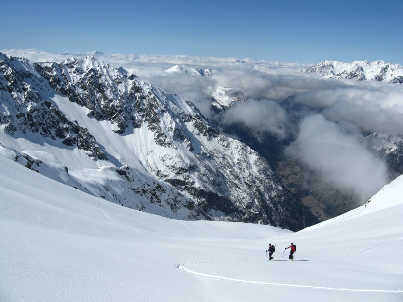 #3 Dans le haut, les renardes : Au loin le village des Faures dans le Valjouffrey Dans le haut, les renardes : Au loin le village des Faures dans le Valjouffrey