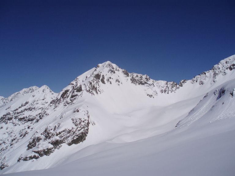 #2 Vers la brèche de l Vers la brèche de l'homme mort : Le sommet à gauche semble skiable !