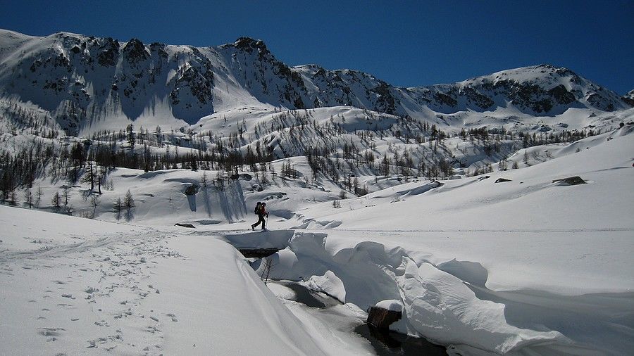 Ruisseau : Le cadre est vraiment enchanteur.
Et surtout, ça permet d'aller chercher de l'eau quand on dort au refuge...