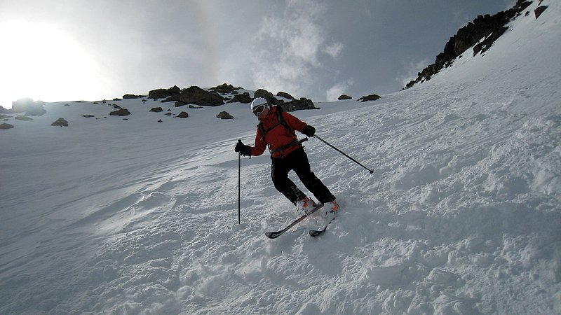 #4 Couloir Nord : Anne, encore plus à l Couloir Nord : Anne, encore plus à l'aise, sur un ski