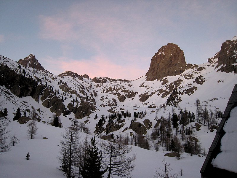 #1 Cougourde : Vue du refuge, au coucher du jour Cougourde : Vue du refuge, au coucher du jour