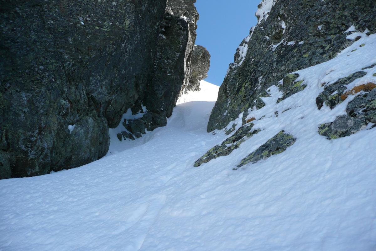#5 trop étroit ! : des rochers glacés sous la neige trop étroit ! : des rochers glacés sous la neige