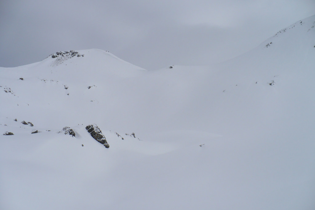 #5 Vue sur le Manqué : Dessous les Trois Fontaines, vue sur le Manqué, notre prochain objectif. Les nuages sont de retour! La neige ne va pas tarder. Vue sur le Manqué : Dessous les Trois Fontaines, vue sur le Manqué, notre prochain objectif. Les nuages sont de retour! La neige ne va pas tarder.