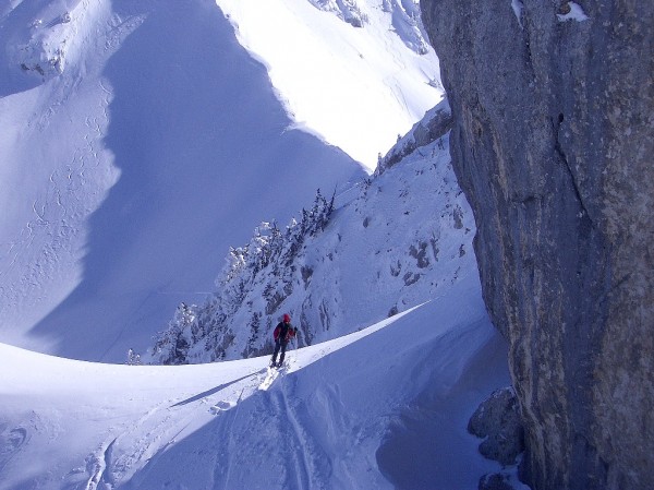 #5 Face E des Lances de Malissard : L Face E des Lances de Malissard : L'entrée caractéristique du couloir rectiligne de la face E des Lances de Malissard. Au fond en dessous, la face N du Dôme de Bellefont.