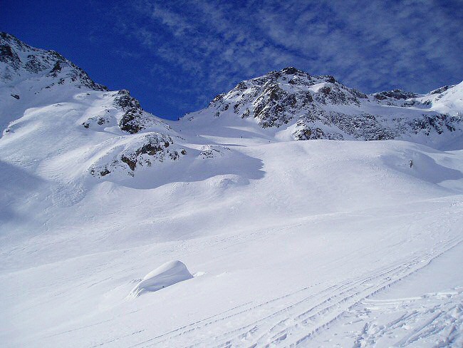 #1 la combe nord : le verrou est en haut de cette combe la combe nord : le verrou est en haut de cette combe