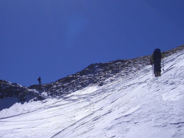 Dernier col pour aujourd'hui! : Le col au S du Col du Loup, dernier pour aujourd'hui!
Pour le moins dégarni par le vent...