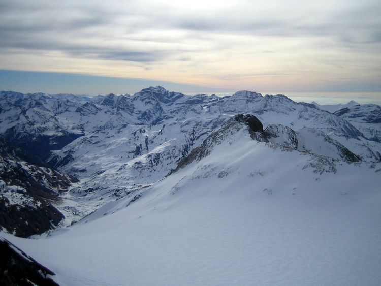 Vignemale : Le glacier d'Ossoue et Gavarnie depuis le sommet