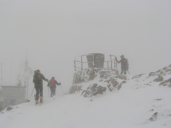 #1 Au Moucherotte : Vu le vent, c Au Moucherotte : Vu le vent, c'était pas du luxe de s'accrocher à la barrière
