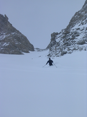 #4 Aig de Malatra : Cyril profite de la poudreuse malgré le brouillard qui arrive Aig de Malatra : Cyril profite de la poudreuse malgré le brouillard qui arrive