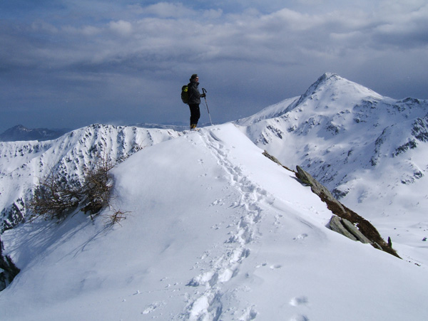 #7 Zucco : Monique en extase devant la vue époustouflante, derrière Pizzo d Zucco : Monique en extase devant la vue époustouflante, derrière Pizzo d'Ormea