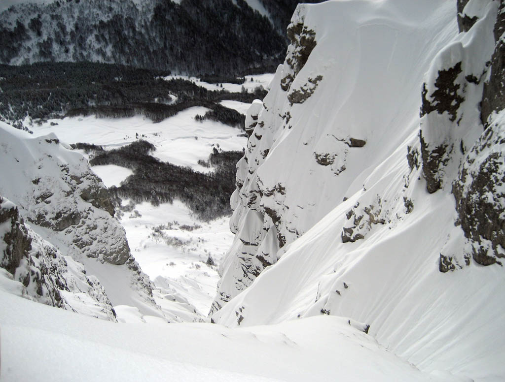 #1 L L'entrée du couloir : Vu du haut, quelle ambiance entre ces piliers!