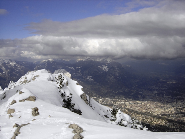 Vue au sommet : Grenoble et la Cratreuse