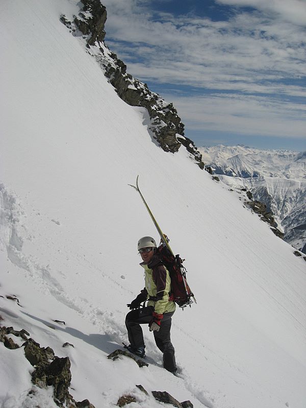 Alpiniste : Carine, juste avnt d'attaquer l'arête sommitale