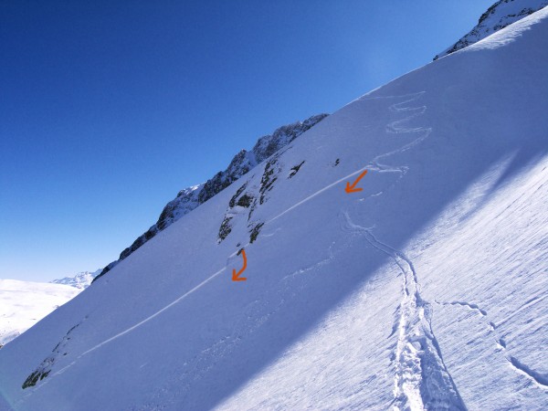 #1 Plaque a vent : Petite plaque dans le bas du couloir de la Croix Pinelli Plaque a vent : Petite plaque dans le bas du couloir de la Croix Pinelli