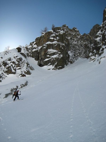 #2 Entrée du couloir : On profite encore des skis avant de sortir les crabes. Entrée du couloir : On profite encore des skis avant de sortir les crabes.