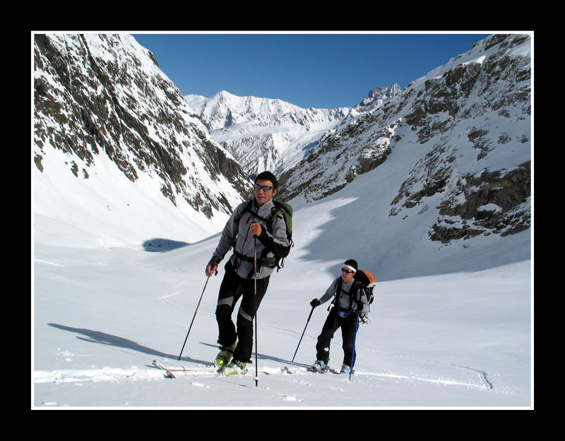 #1 Dans le creux du vallon : Eng et Laurence dans le fond du vallon Dans le creux du vallon : Eng et Laurence dans le fond du vallon
