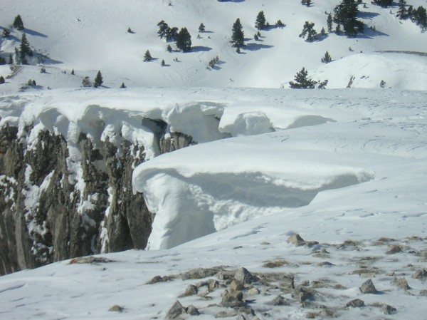 #6 les effets du vent : De grosses corniches sur les hauts plateaux les effets du vent : De grosses corniches sur les hauts plateaux