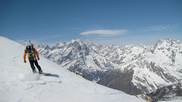 #10 Première courbe : Face aux massifs du Pelvoux et des Agneaux. Première courbe : Face aux massifs du Pelvoux et des Agneaux.