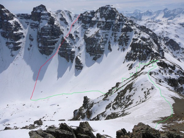 #7 Descente du 1er couloir : En rouge, la descente du couloir de la cote de l Descente du 1er couloir : En rouge, la descente du couloir de la cote de l'ane. En vert, la remontée à la Sanguineirette.