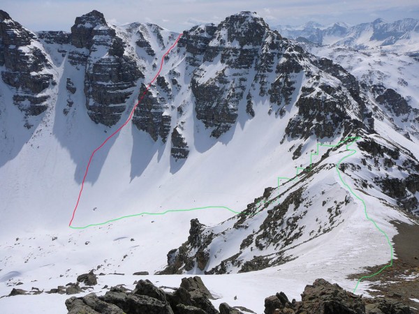 Descente du 1er couloir : En rouge, la descente du couloir de la cote de l'ane. En vert, la remontée à la Sanguineirette.