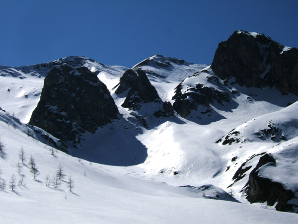 #6 PARVO : Trois couloirs et il a fallu que l PARVO : Trois couloirs et il a fallu que l'on prenne le plus étroit avec un ressaut au milieu, alors que les autres sont beaucoup plus skiant.
